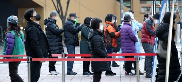 전자문진 준비하는 시민들