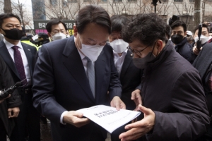 한국노총 찾은 윤석열 “타임오프·노동이사제 도입”