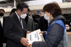 ‘음성’ 받자마자 코로나 점검 나선 李… “추경 적극 편성” 촉구