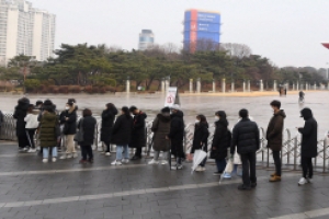 [단독] 코로나 검사 뒤 출근한 초등교사… “퍼뜨리면 경찰 온다” 확진 쉬쉬한 학교