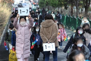 [포토]‘다시 원격수업 시작’...코로나19 확산으로 전면등교 중단