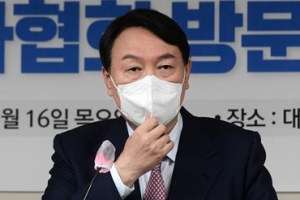 윤석열, “文 대통령, 고통받는 국민보다 지지율 관리에만 신경” 비판