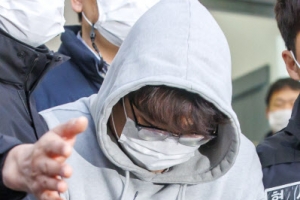[포토]전 연인 가족 살해 이석준, 검찰 송치