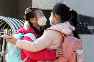 [포토] “친구야 방학 잘 보내” 코로나19에 일부 학교 조기방학