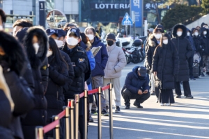 [포토] 질병청 시스템 오류… 한없이 대기하는 시민들