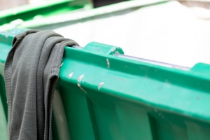 의류수거함서 숨진 채 발견된 영아...경찰, 용의자 추적 중