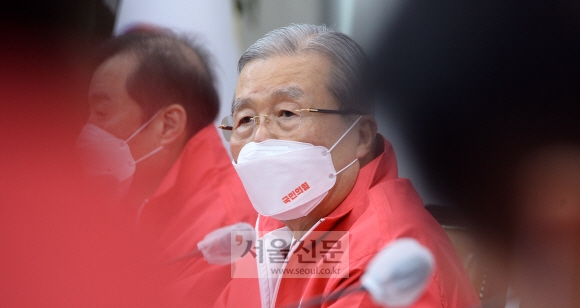 국민의힘 김종인 총괄선거대책위원장이 20일 서울 여의도 국회에서 열린 중앙선거대책위원회의에서 발언하고 있다.2021. 12. 20 김명국 선임기자 daunso@seoul.co.kr