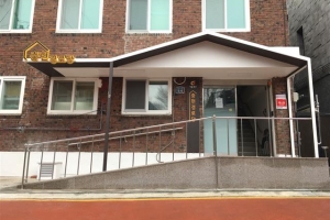 중구 필동·충현 경로당, 경사로·자동문·손잡이 새단장