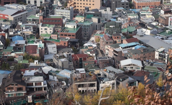 서울 남산에서 바라본 시내 아파트, 주택가 모습. 연합뉴스