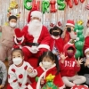 ‘산타 변신‘ 백군기 용인시장, 어린이집·청소년 생활시설에 깜짝 선물