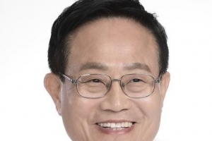 엄태항 경북 봉화군수 교통사고 골절상 병원입원  치료