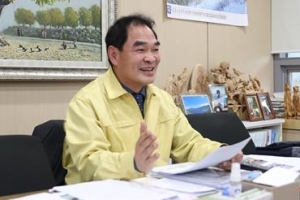 “초교 앞 덤프트럭 통행제한, 진돗개처럼 물고 늘어졌죠”