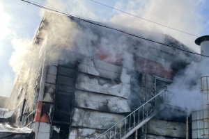 화성 필름코팅지 공장서 화재…인명 피해 없어
