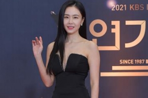 레드카펫을 빛낸 여배우들의 눈부신 자태