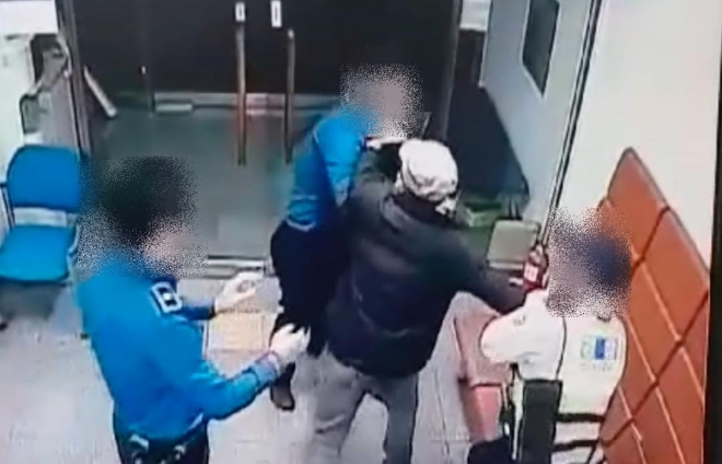 폭행 당해도 말 못하는 경찰관…“피해자로 인정받지 못해” | 서울신문