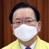 [속보] 김총리 “방역, 정치적 타협 대상 될 수 없어”
