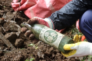 술병·폐비닐…한라산에 묻힌 21톤 쓰레기, 누가 버렸나