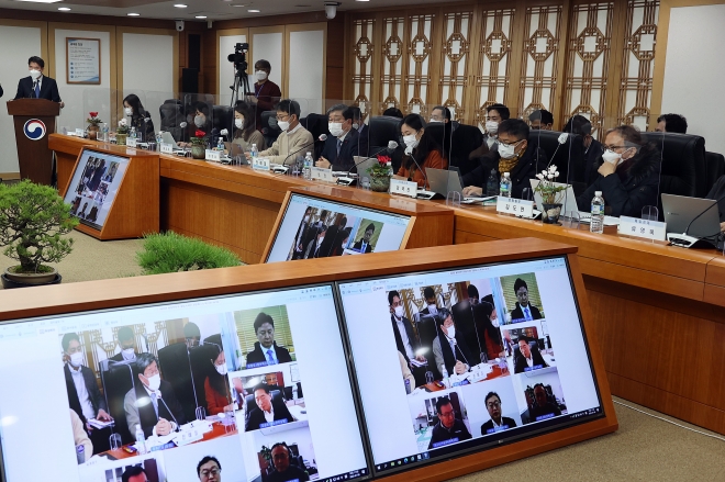 6일 정부서울청사에서 열린 기자간담회에서 전해철 행정안전부 장관이 발언하고 있다.  행정안전부 제공