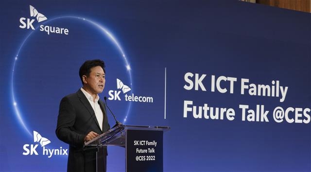 박정호 SK스퀘어 부회장이 지난 6일(현지시간) ‘CES 2022’가 열린 미국 라스베이거스에서 기자 간담회를 갖고 ‘SK ICT 연합’의 비전을 발표하고 있다. SK텔레콤 제공