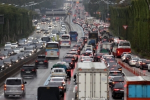 약발 다 된 ‘10만원 교통카드’…고령 운전자 면허 반납 ‘시들’