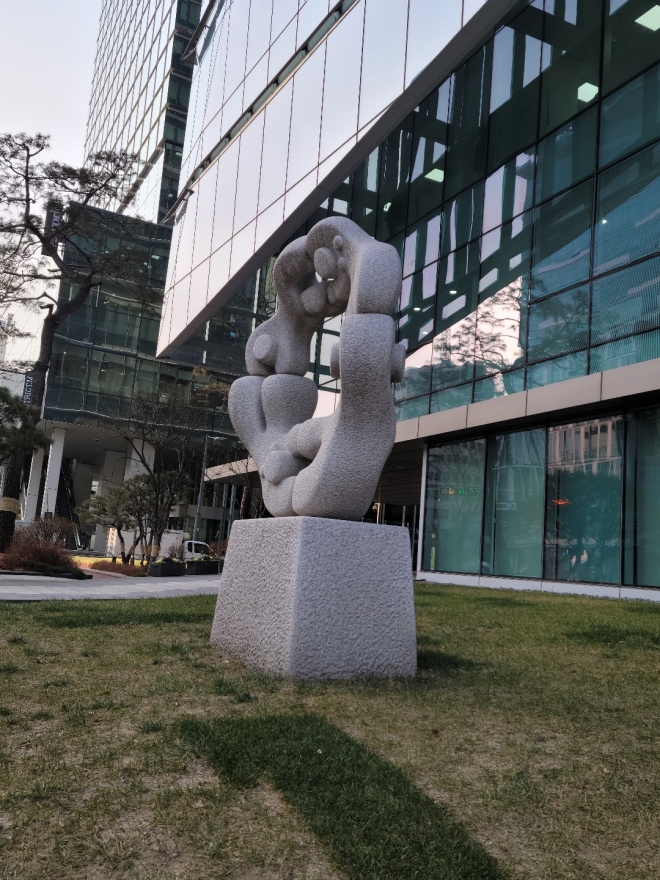 을지로2가 네거리에서 명동성당 방면으로 가면서 본 하나되어