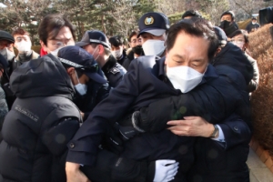 李 “명복 빈다… 정치적 공세 자제해야”… 尹 “억울함 없어야”… 진상규명委 구성