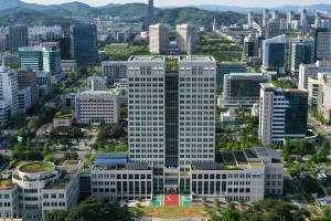 지방에서도 ‘불편한 동거’…지자체장 바뀐 시·도, 공공기관장 거취 놓고 신경전