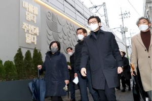 성동 용답역 철길 옹벽이 ‘반짝반짝’