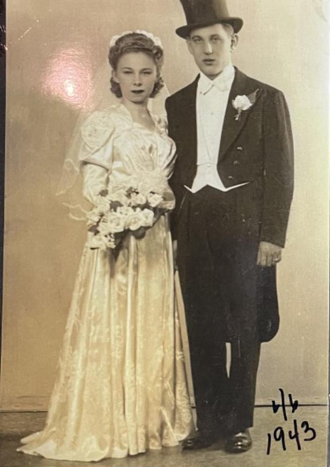 1943년 첫 결혼식 모습 로렌스 크라우스 제공 abc 뉴스 투데이 홈페이지 재인용