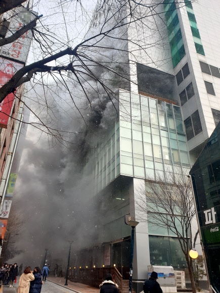 강동구 명일동 17층 건물서 불