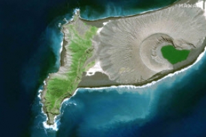 남태평양 통가 해저 화산의 폭발 전후… 섬 하나가 사라졌…
