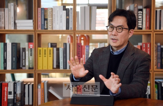 “금리 오르면 유동성 버블 꺼진다… 올해 집값 최대 20% 꺾일 것”