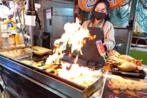 불 뿜는 흑돼지·불 품은 훠궈… 푸른 밤, 맛천지