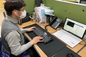 업무설명서 눈으로만 보니? 강서는 귀로도 들어