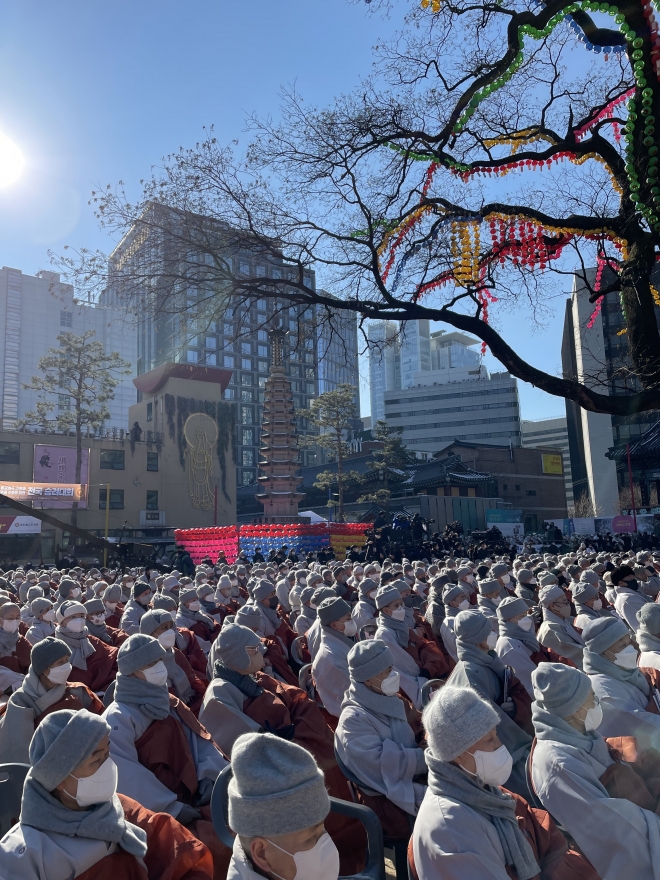 21일 오후 서울 종로구 조계사에서 열린 전국승려대회에 참석한 스님들 모습.  허백윤 기자 baikyoon@seoul.co.kr