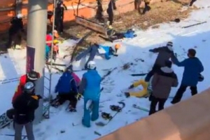 포천 베어스타운 스키장서 리프트 역주행…100여명 고립