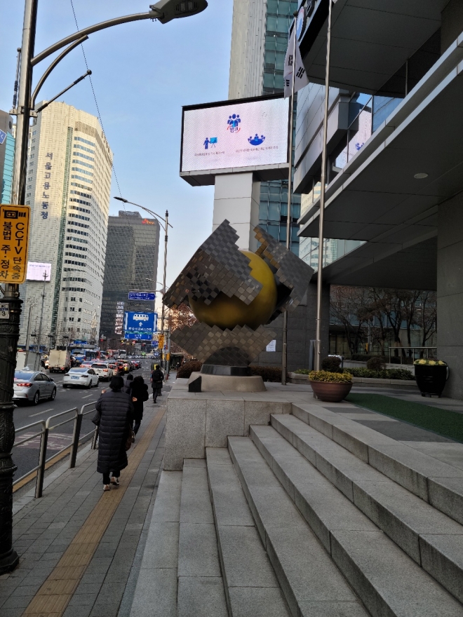 청계천 방면으로 바라본 탄생의 빛