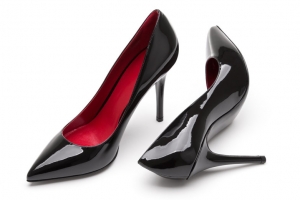 “왜 집앞까지 안 가?” 하이힐 벗어 택시기사 때린 승객