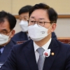 박범계 장관, 尹후보 ‘적폐수사’ 발언 “검찰 중립성 해할 것…유감”