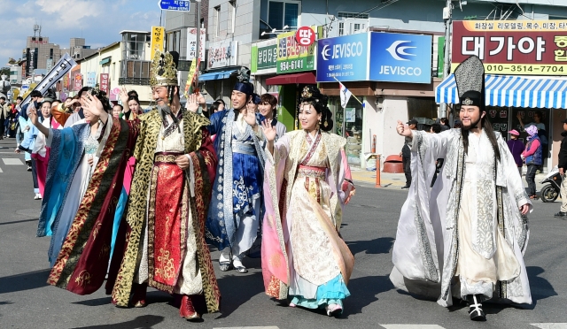 고령 대가야체험축제가 지난해에 이어 올해 2년 연속 경상북도 최우수 축제에 선정됐다. 대가야체험축제 거리퍼레이드 장면. 고령군 제공