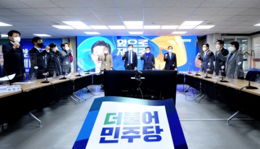 [속보] 민주 “31일 양자토론·내달 3일 4자토론” 실무협상 제안