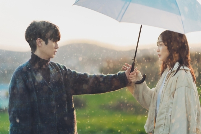 방송과 동시에 웹툰으로도 제작된 SBS 드라마 ‘그 해 우리는’.