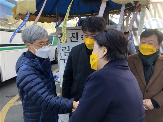 노무현·문재인·심상정의 ‘옛동지’ 김진숙 “김건희보다 노동자 안부 걱정 궁금”