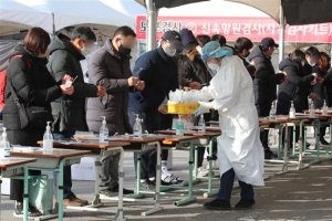 정부 “신규확진 5만명 이를 듯”...중증화율은 델타 변이보다 낮아