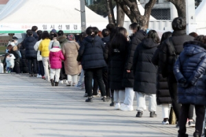 신규확진 5만명 육박 현실화…“일반 확진자 방치 아니다”