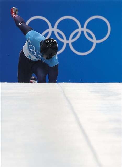 윤성빈이 10일 중국 옌칭 국립 슬라이딩 센터에서 2022 베이징 동계올림픽 스켈레톤 남자 2차 시기 주행을 하고 있다. 윤성빈은 1, 2차 시기 합계 2분02초43을 기록해 12위를 차지했다. 2022.2.10 뉴스1