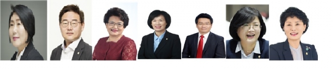왼쪽부터 춘천시의회 김경희,.이상민, 고옥자, 윤채옥, 김운기, 이희자, 박순자 의원