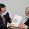 염수정 추기경 만난 윤석열 “뵀으니 다 잘 풀릴 것”