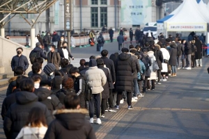 코로나 확진자 역대 최다…오후 9시에 벌써 5만명 넘어