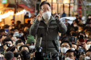 이재명 “지금은 민생 챙길 때” 말 아껴